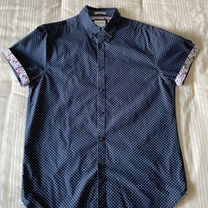 Short sleeve button down men’s shirt.  Navy Blue w/ floral accents.